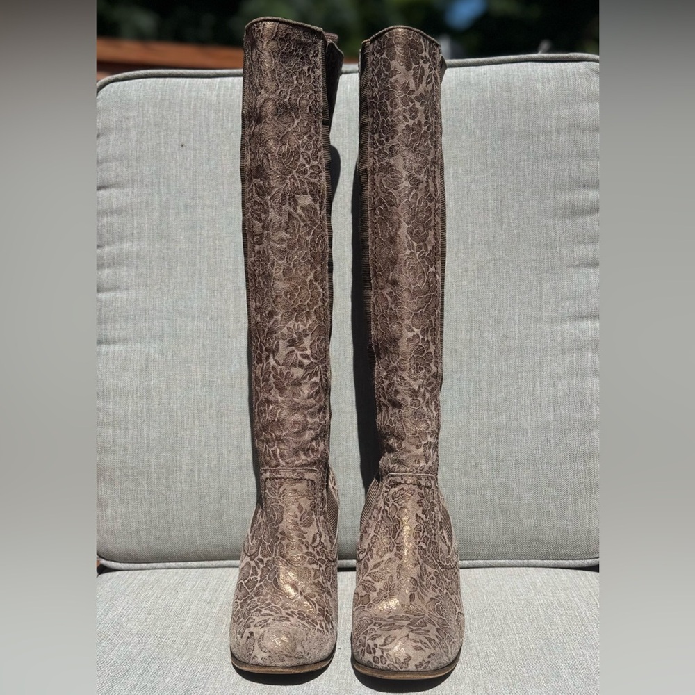 RARE HARD TO FIND Tuleh Knee High Floral Embossed Italian Made Boots Size 10M